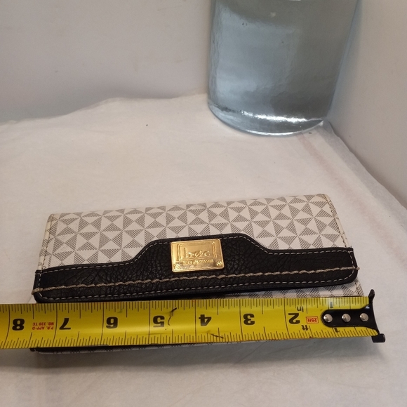 Boc Born Concept Wallet Womans Black & White trifold - Picture 8 of 8